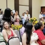 Stephanie Herela Instagram - Empezaré este post con la definición correcta de sentirse orgullosa: es un sentimiento de satisfacción hacia alguien cercano, en este día mi orgullo sos vos @camila.limpias hermana verte desfilar con nuestra amada mamá @maria_renee_limpias_ me llena el corazón de alegría siento que el corazón no me cabe en el pecho, por razones que van más allá de mi control lamentablemente no pude estar allí presente, desde la distancia lo celebre con uds eso si ❤️ Felicidades hermana por haber culminado con éxito tus estudios escolares, ￼sabes? Cuando eras pequeña yo pude ver la mujer poderosa, altamente intuitiva, de corazón bondadoso, llena de cualidades en la que estás rumbo a convertirte, pronto en unos años serás una pilota 👩‍✈️ y volarás alto en sentido figurado y literal, habrán tropiezos y dificultades en el camino y ahí estaremos nosotros tu familia para ayudarte y levantarte, recuerda que caer esta permitido pero levantarse es obligatorio hermana, persigue tus sueños y metas con persistencia y lograrás todo lo que te propongas, que nadie te haga dudar de tu capacidad, sabes que si alguna ves tenes dudas estaré aquí para recordarte la mujer maravillosa y capaz que sos, puede que ahora por tu corta edad no lo tengas muy claro pero me comprometo como hermana mayor a estar ahí para recordarte que VOS PODES hacerlo así como lo hiciste hoy, te graduaste ! Felicidades nuevamente que Dios te regale sabiduría que siempre guíe tu camino, recuerda que EL es el MAX (sin el nada es posible) que papa Dios siempre te proteja de todo mal y que te guíe por el buen camino, el camino de la abundancia, el camino al éxito TE AMO DIOS TE BENDIGA , las palabras me quedan cortas para expresarte cuán feliz y orgullosa soy de llamarte hermana 💕 FELICIDADES mi graduada 👩‍🎓 bravo 👏🏻 sigue adelante ! PD gracias por tu agradecimiento en tu acto de graduación en el video, me tocó el corazón ♥️ te amo te amo te amo te amo!