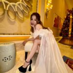 Stephanie Ho Instagram - 迷似是你看似沒法一起 就算收不到訊號仍找你 #愛需要勇氣 Swipe ➡️ It’s been a while. Thanks for having me❤️ 連我自己都成日撈亂最真心一對&愛需要勇氣 👗 @elysianbridal 👱🏻‍♀️ @greencheung @admixhairstyling