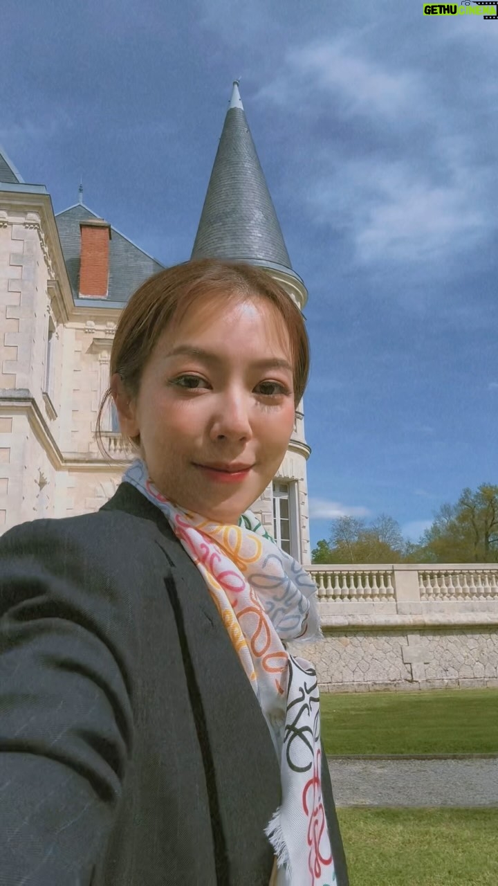 Stephanie Ho Instagram - “The Cabernet Sauvignon grape has to suffer a lot in order to develop thick skin” 🍇 sounds familiar? 😂 A lovely visit to my favourite wine region🥰 We even ran into the owner of Chateau Margaux, the lady in the video who so kindly took a pic of our group in front of the private estate!😍😍😍 *fan girl mode on* can’t wait to be back! Must visit for wine lovers 🍷 #winetour #bordeaux #france #solotravel