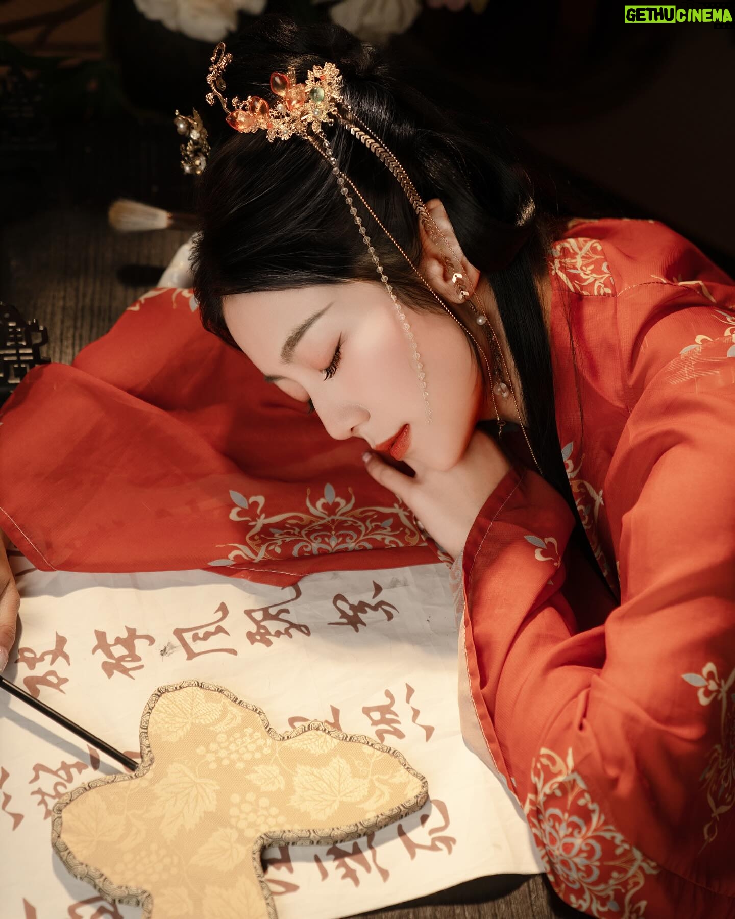 Stephanie Ho Instagram - 赤口 let’s go😛 A lot of girls like to take kimono pictures in Japan and I was thinking how it’d be like to take Chinese costume pics in China😂 Previously i went to chengdu and I asked the locals to do a Chinese photoshoot with their choice of editing, and this is what came out! It took me a while to decide if I should post this but, what do u think?😜 it reminds me a lot of when I was shooting tvb dramas of the ancient Chinese eras, n I actually preferred those over modern dramas! It’s very interesting to see how everyone’s perspective of beauty differs, and although I prefer my photos unedited, it’s fun to see how real pictures of myself can look like it’s A.I. processed 💓 take it easy Happy new year! #chengdu #whodis
