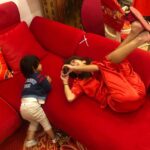 Stephanie Ho Instagram - 《野馬》 @laiwinki 感謝篇 當天錄音後興致勃勃到公司對面印度餐廳食butter chicken 開mv 會。我跟 @chzfung 説，我聯想起當年初中讀協恩時一位同學，我們總是跟那藍色長衫校服格格不入，雖然說話大聲😂 可我們一直也抱持那樂觀和冒險精神。現在20年後，我們我都成長了，走的路越來越遠，但始終在彼此背後支持著。 說完我就說，要不找演藝的畢業生去演好了，第一個想起要問 @laiwinki 😝 然後張生說了一句，「不如就搵佢演啦X」 😏😏😏 然後我就像小學生去學校旅行一樣的興奮地致電winki，跟她解釋我們的概念，這時候我們很多共同的回憶浮現在眼前。她懷孕時我們去迪士尼酒店，我結婚早一個晚上她和也也在我家替我上頭時候拍照，我懷孕時跟她去迪士尼，當我們倆都成為媽媽太忙時候就趁也也上劍擊課時在車上聊天然後結伴去接放學🥲 時代在變，我們沒變。 想特別感謝winki 在過程中一直替我們brainstorm ideas，找來自己的好朋友 @adaadadurian 兩位好戲之人，一個眼神中已經看到她們的友情和經歷💓 拍攝當天雖然有遇到天氣的影響，兩位儘管要OT🥶但也是盡心盡力綽綽有餘完成戲份🙏🙏🙏非常非常的感恩，感謝。 當然亦都非常感激各位舊同事幫忙🙏 為表誠意我都直接聯絡小姐😬 @62000000callme thank you so much for your support 💓💓💓 希望大家係聽《野馬》呢首歌時候都可以欣賞下賴慰玲驚人嘅美貌🥰😛 #野馬