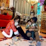 Stephanie Ho Instagram - 鄭氏一家三口祝大家龍年新年行大運💓💓💓 ㊗️ 身體健康 ㊗️ 一帆風順 小朋友快高長大～ 學業進步～ 笑口常開～ 大朋友龍馬精神～ 生意興隆～ 萬事如意～ 單身朋友仔 快d搵到適合嘅另一半～ 已婚朋友仔繼續幸福美滿甜甜蜜蜜💓 We want to wish you all a healthy and prosperous year of the dragon!! 🐉 The best is yet to come, let’s all get excited for what’s headed your way. From our family to yours:)