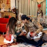 Stephanie Ho Instagram - 鄭氏一家三口祝大家龍年新年行大運💓💓💓 ㊗️ 身體健康 ㊗️ 一帆風順 小朋友快高長大～ 學業進步～ 笑口常開～ 大朋友龍馬精神～ 生意興隆～ 萬事如意～ 單身朋友仔 快d搵到適合嘅另一半～ 已婚朋友仔繼續幸福美滿甜甜蜜蜜💓 We want to wish you all a healthy and prosperous year of the dragon!! 🐉 The best is yet to come, let’s all get excited for what’s headed your way. From our family to yours:)