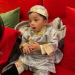 Stephanie Ho Instagram - 鄭氏一家三口祝大家龍年新年行大運💓💓💓 ㊗️ 身體健康 ㊗️ 一帆風順 小朋友快高長大～ 學業進步～ 笑口常開～ 大朋友龍馬精神～ 生意興隆～ 萬事如意～ 單身朋友仔 快d搵到適合嘅另一半～ 已婚朋友仔繼續幸福美滿甜甜蜜蜜💓 We want to wish you all a healthy and prosperous year of the dragon!! 🐉 The best is yet to come, let’s all get excited for what’s headed your way. From our family to yours:)