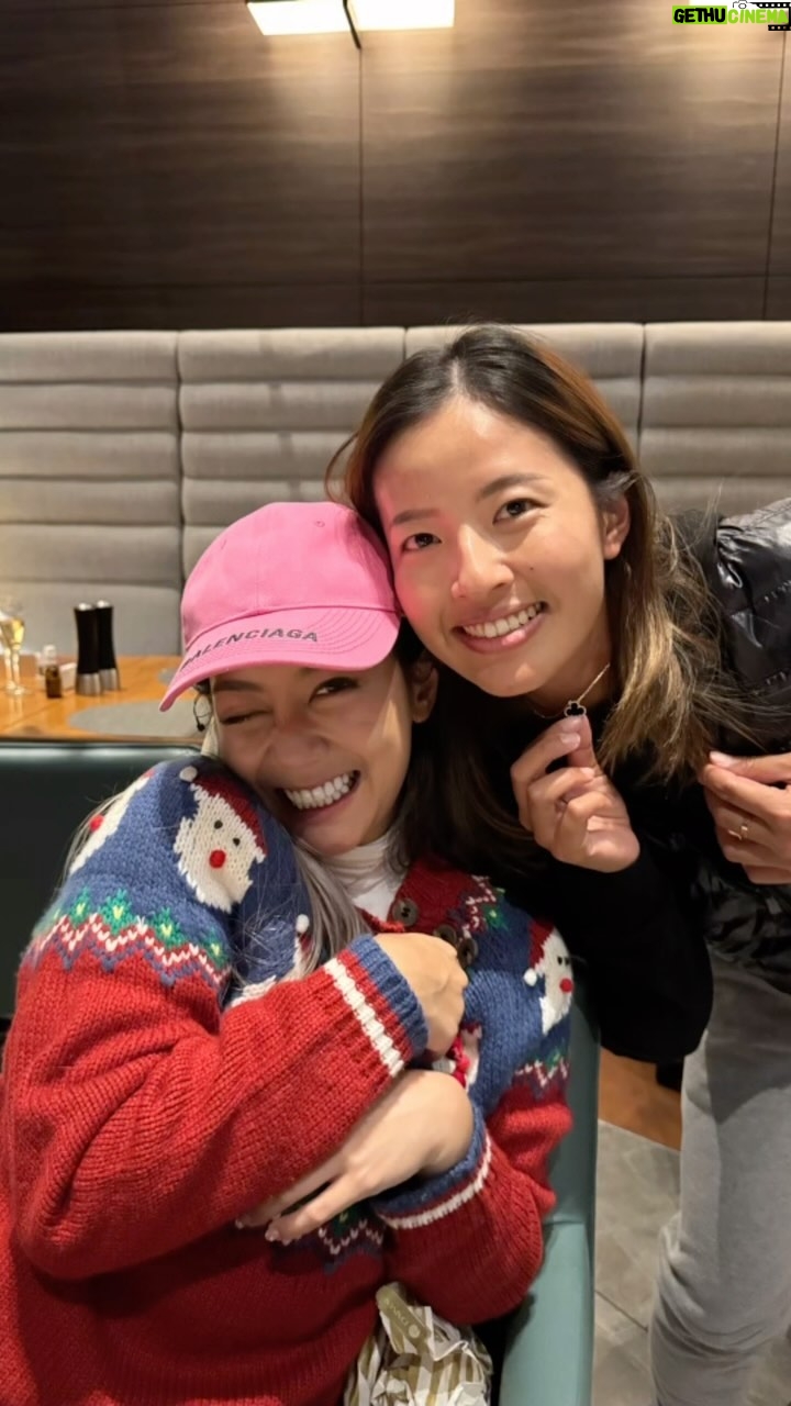 Stephanie Ho Instagram - Merry Xmas!!! ๐ Competed against each other since i was 6 (she was 5), now Iโm 31, she 30 and we still competing on who got the better Christmas gift๐๐ Feeling extremely blessed to have everyone altogether at last for Christmas โค๏ธ