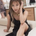 Stephanie Ho Instagram - You know the saying that says “there are no ugly women, only lazy ones”. Well, it gets extremely hard especially for working moms to juggle working, caretaking and planning the future for your kid(s). It gives me so much power and confidence to dress up nicely and glam up, because to be honest, some days can be exhausting! And remember, just that we are trying to do multiple things the best we can, it doesn’t mean that we don’t deserve some self love too💓💓💓 Congratulations to @shiatzychen ‘s new store opening at lee gardens and thanks for having me 😊🫶 hair @greencheung @admixhairstyling 🎥📸 @sohok_yingsheung @chillsolution