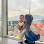 Stephanie Ho Instagram - 冬至快樂！❄️☃️ 祝大家和家人過一個暖笠笠的冬至💓 ✈️ Asher’s been sleeping bad lately when we’re out and I got him this mini eye mask and it worked wonders😋 he’s super fidgety but one it’s on he switches off like magic 🥰 and also it has to be used under supervision! Voila! #dz #dzdzdzdz