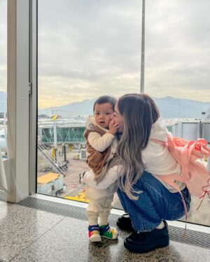 Stephanie Ho Instagram - 冬至快樂！❄️☃️

祝大家和家人過一個暖笠笠的冬至💓

✈️ 
Asher’s been sleeping bad lately when we’re out and I got him this mini eye mask and it worked wonders😋 he’s super fidgety but one it’s on he switches off like magic 🥰 and also it has to be used under supervision! Voila!

#dz #dzdzdzdz