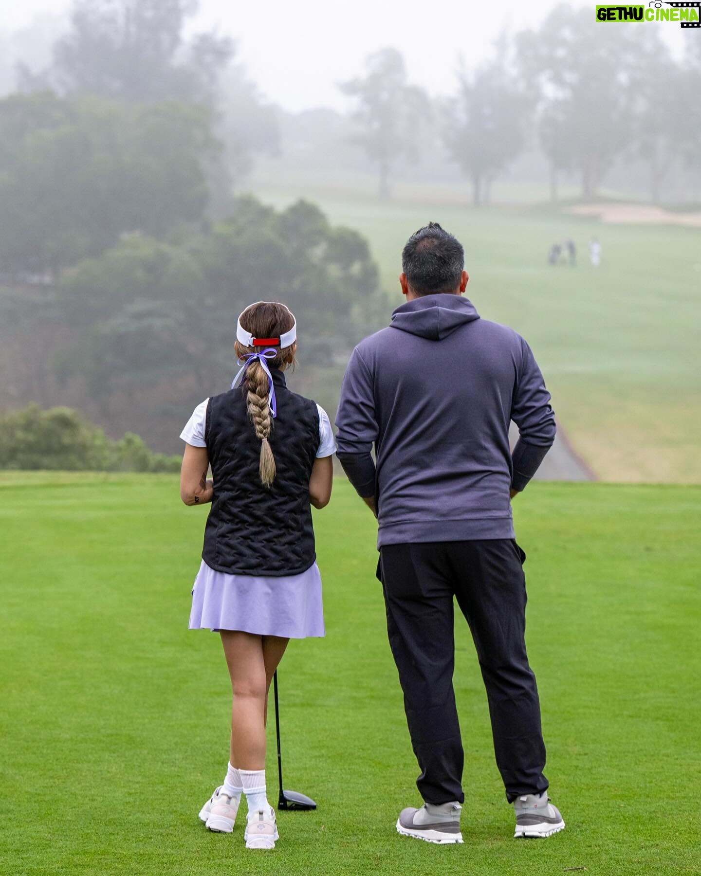 Stephanie Ho Instagram - Tied 4th Daily best score round 1 🥶 An absolute joy to be back at my first tournament since 2019 and to compete against our best Hong Kong juniors and ladies at the Hong Kong Ladies close! I didnt think I would play in another tournament tbh but here I am! Although it was not the scores I targeted for, it still feels great to get back into the competitive mindset. Definitely clarified what I need to work on in the future🙏 It was some of the toughest conditions I’ve encountered, probably second to the links course I played in the UK at 15yo with the crazy wind and cold weather at a mountainous course 💨🗻🧗♂️ not sure how we pushed through but kudos to everyone who made it out there💓 Thanks @daniel_wan for coming in all the way to Discovery bay to caddie for me 3 days and of course my mom for staying with me all the way 💓 thank you so much for the support over the past few months @bay_247 and @alexcheng_golfcoaching Congratulations to @hkga_golf for yet another successful event and to our champ @ariannalaugolf , do remember to vote for her at the HK sports stars award this year! 🌟 Sooooo…. What’s next?😜 All photos 📸 by @id8works 👊