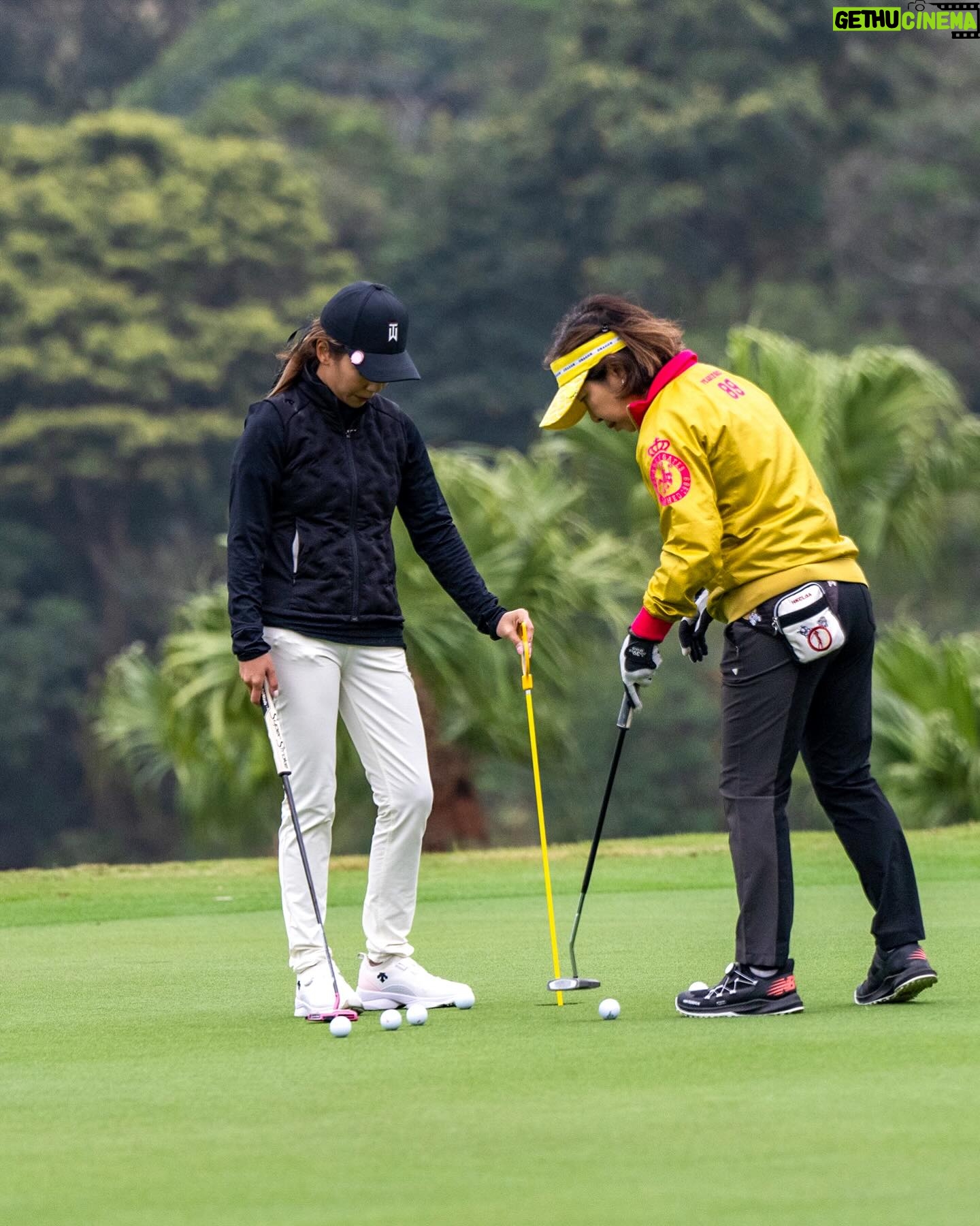 Stephanie Ho Instagram - Tied 4th Daily best score round 1 🥶 An absolute joy to be back at my first tournament since 2019 and to compete against our best Hong Kong juniors and ladies at the Hong Kong Ladies close! I didnt think I would play in another tournament tbh but here I am! Although it was not the scores I targeted for, it still feels great to get back into the competitive mindset. Definitely clarified what I need to work on in the future🙏 It was some of the toughest conditions I’ve encountered, probably second to the links course I played in the UK at 15yo with the crazy wind and cold weather at a mountainous course 💨🗻🧗♂️ not sure how we pushed through but kudos to everyone who made it out there💓 Thanks @daniel_wan for coming in all the way to Discovery bay to caddie for me 3 days and of course my mom for staying with me all the way 💓 thank you so much for the support over the past few months @bay_247 and @alexcheng_golfcoaching Congratulations to @hkga_golf for yet another successful event and to our champ @ariannalaugolf , do remember to vote for her at the HK sports stars award this year! 🌟 Sooooo…. What’s next?😜 All photos 📸 by @id8works 👊