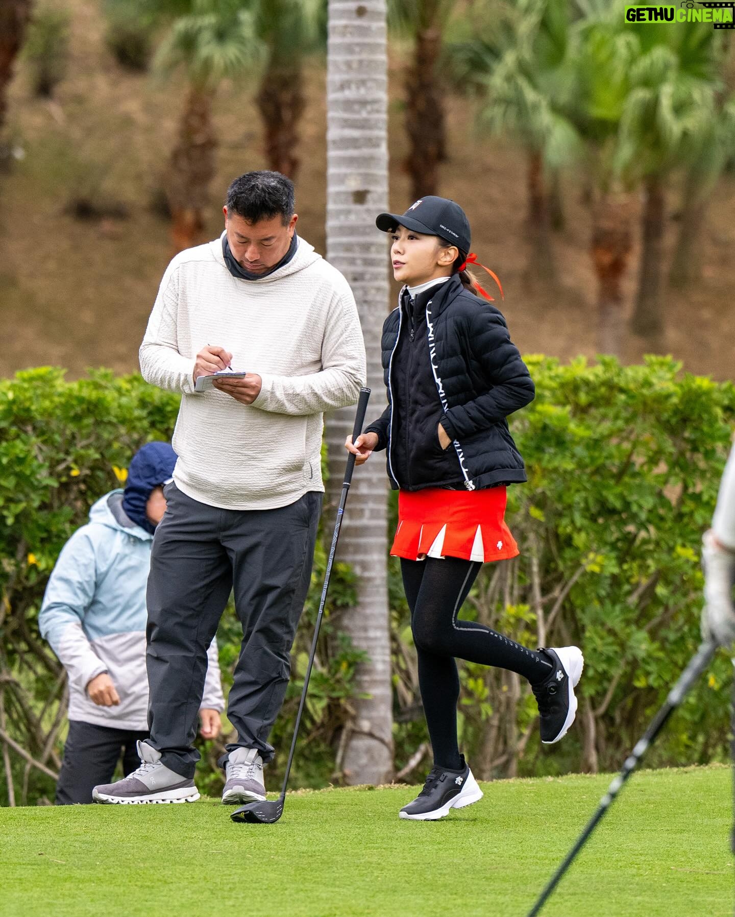 Stephanie Ho Instagram - Tied 4th Daily best score round 1 🥶 An absolute joy to be back at my first tournament since 2019 and to compete against our best Hong Kong juniors and ladies at the Hong Kong Ladies close! I didnt think I would play in another tournament tbh but here I am! Although it was not the scores I targeted for, it still feels great to get back into the competitive mindset. Definitely clarified what I need to work on in the future🙏 It was some of the toughest conditions I’ve encountered, probably second to the links course I played in the UK at 15yo with the crazy wind and cold weather at a mountainous course 💨🗻🧗♂️ not sure how we pushed through but kudos to everyone who made it out there💓 Thanks @daniel_wan for coming in all the way to Discovery bay to caddie for me 3 days and of course my mom for staying with me all the way 💓 thank you so much for the support over the past few months @bay_247 and @alexcheng_golfcoaching Congratulations to @hkga_golf for yet another successful event and to our champ @ariannalaugolf , do remember to vote for her at the HK sports stars award this year! 🌟 Sooooo…. What’s next?😜 All photos 📸 by @id8works 👊