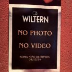 Stephanie Sigman Instagram - Anoche Me salieron más líneas de expresión de las risas! Gracias @cristinarodlo 👌🏽💕 @sofffiaaa1 SOLD OUT @ The Wiltern 🔥