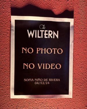 Stephanie Sigman Instagram - Anoche Me salieron más líneas de expresión de las risas! 
Gracias @cristinarodlo 👌🏽💕
 @sofffiaaa1 SOLD OUT @ The Wiltern 🔥
