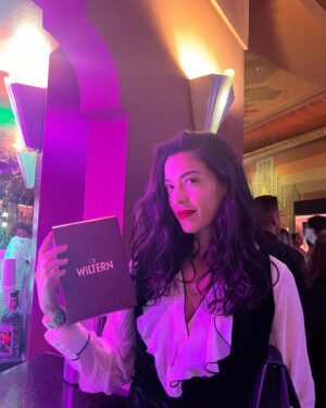 Stephanie Sigman Instagram - Anoche Me salieron más líneas de expresión de las risas! 
Gracias @cristinarodlo 👌🏽💕
 @sofffiaaa1 SOLD OUT @ The Wiltern 🔥