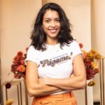 Stephanie Sigman Instagram - LATINAS are paid just 52 cents, on average, for every $1 a white man is paid, #PAGAME #LatinEqualPay day More than 50 years after the passage of the Equal Pay Act of 1963, Latinas working full-time, year-round, part-year and part-time are still facing a wage gap. Across industries and sectors, women are not paid equitably for their work. Join @mujerxsrising @equalpay2dayorg and @lclaa in calling on Congress to pass the #PaycheckFairnessAct & more rights for all workers at actionnetwork.org/petitions/latinaequalpay Link in bio. Sign the petition. Get your t shirts, make noise A las latinas se les paga, en promedio, 52 centavos por cada dólar que ganan los hombres blancos no hispanos. Aumentar el salario mínimo no se trata sólo de números; se trata de la vida de las personas. Se trata de apoyar a las mujeres trabajadoras, especialmente a las de comunidades marginadas.