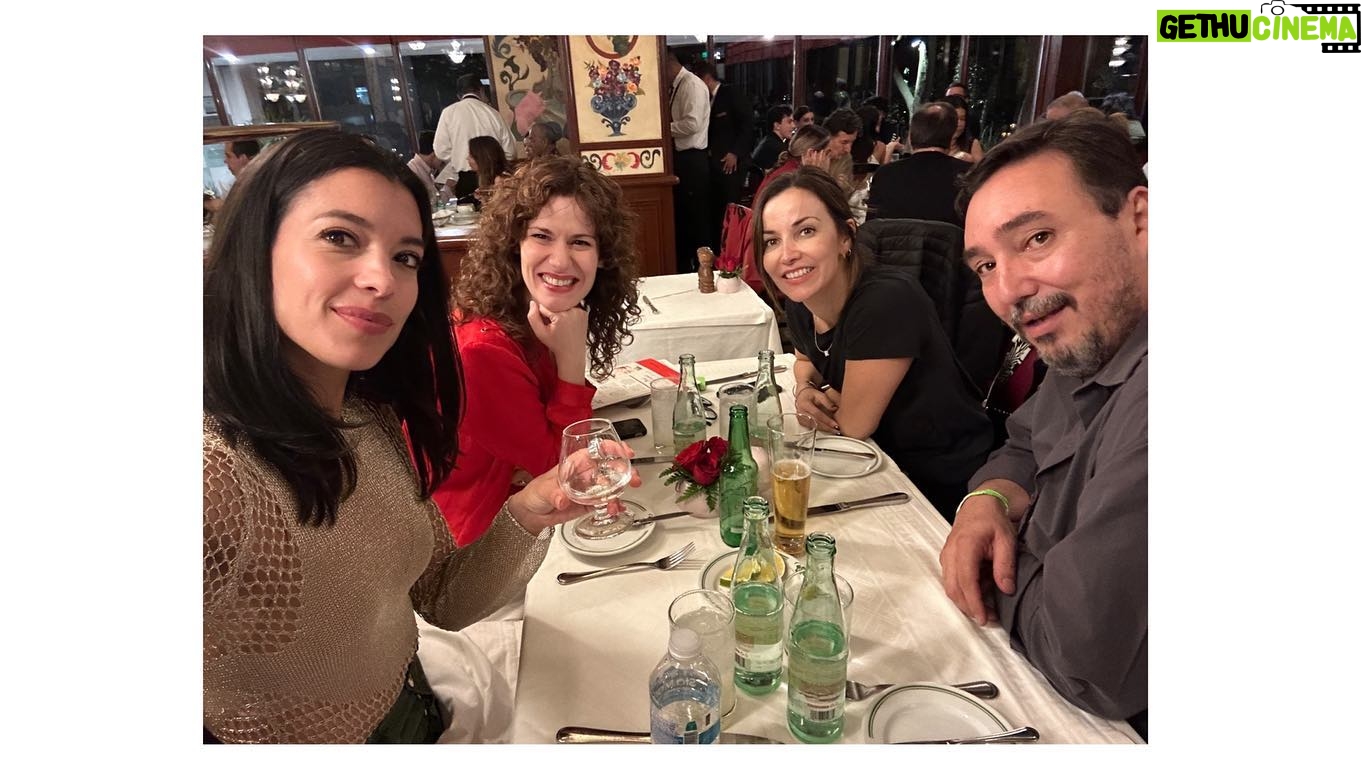 Stephanie Sigman Instagram - Sintiéndolo mucho…Siempre Anoche me cagó un pájaro - buenisima suerte no ? - @jsabinaoficial le dedico una canción a mi amigo @cealcuadrado .Nos dieron las 10 y las 11, las 12 y la una … y la pasamos de lo más lindo. @marabarros me cautivó hasta los huesos Solo extrañamos a @leivaoficial_ y a @leondearanoa 💋 Eres grande @jsabinaoficial ❤️🔥