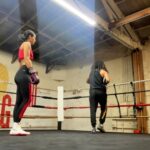 Stephanie Sigman Instagram - O entrenar escuchando a Sabina ….