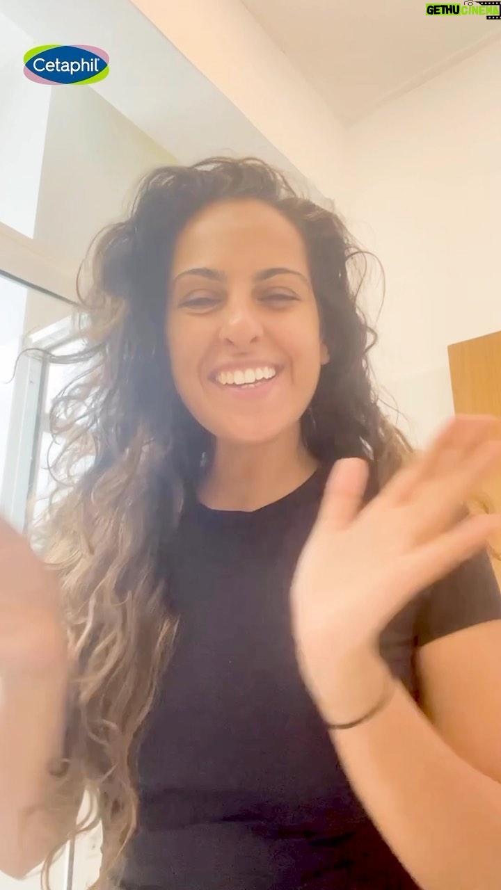 Stephanie Siriwardhana Instagram - I'm glowing through the festive season with Cetaphil Bright Healthy Radiance! š„° Effective ingredients and their advanced dermatological expertise, gives me that healthy, radiant, smooth skin šš½š¤© Give it a try and let me know how you are liking it #litfromwithin ā„ļø @cetaphil_india Buy Now at: https://www.daraz.lk/sunshine-healthcare-lanka-ltd/?q=All-Products&langFlag=en&from=wangpu&lang=en&pageTypeId=2
