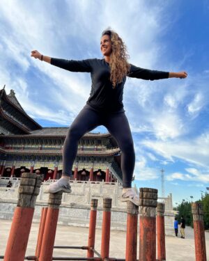 Stephanie Siriwardhana Instagram - Learning so much about the richness of the Meihua Quan culture and martial arts . It is over 4000 years old 🥰 Shaolin Kung Fu is only 1500 years old and incorporates a lot of Meihua forms, weapons and traditions ♥️
.
#china #meihuaquan #meihua #shaolin #shaolinkungfu #weapons #meihuapoles #balance #yinyang #love