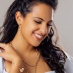 Stephanie Siriwardhana Instagram - Life Proof jewelry 🥰 Its like a spice that you add to compliment what's already there. So tell me What are some jewelry pieces you can’t leave the house without? 💍 : 18kt Tri-color Two-in-One convertible ring paired seamlessly with 22kt designer chains rhodium Explore the collection @puregoldbytiesh #PureGoldByTiesh #EverydayElegance #TimelessAdornments #GoldGlow #DailyLuxury #GoldStatement #Golden Touches #JewelryLover #GoldenMoments #LuxuryEverydayLife #dianevonfurstenberg #jewelry #gold #bellychains #chains #earrings #bracelets #anklets #puregold ##puregoldbytiesh #unique #elegant #fun #expressive #spice #love #care #beyourself #expressyourself