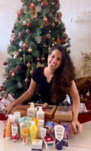 Stephanie Siriwardhana Instagram - 🤩🎁 Giveaway Time! 🎁🤩 . You can win the entire @dreamronsrilanka product range worth 35,000/- and all you got to do is: . ✅ Follow my profile 🥰 . ✅ Follow @dreamronsrilanka ♥️ . ✅ Tell me what you love about Christmas & your Wish for the New Year 🎄🤩 . ✅ Tag 2 of your friends . ✅ BONUS ENTRIES if you share this on your stories tagging @dreamronsrilanka & @stephaniesiriwardhana . I'll be announcing the Lucky winner on the 30th of Dec! Good luck! 🥰♥️🎁🤩 #worldclassyou