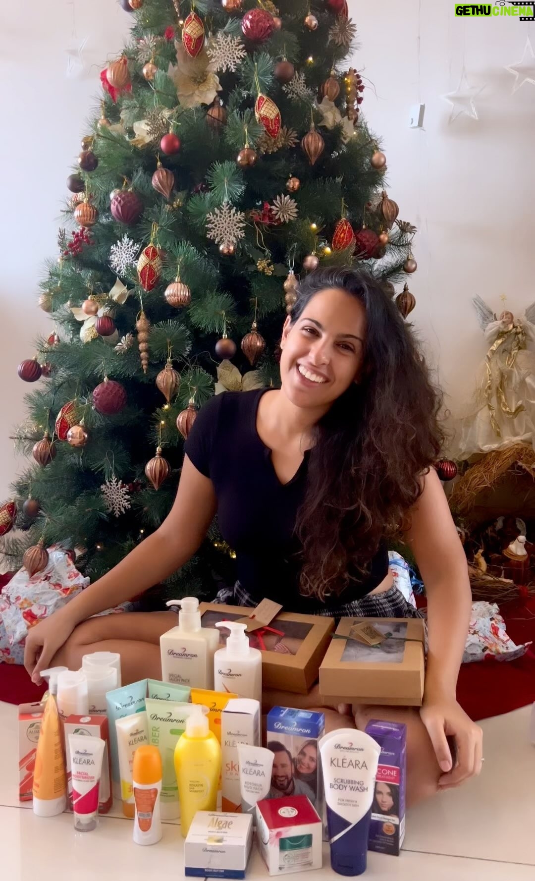 Stephanie Siriwardhana - 3.7K Likes - 🤩🎁 Giveaway Time! 🎁🤩
.
You can win the entire @dreamronsrilanka product range worth 35,000/- and all you got to do is:
.
✅ Follow my profile 🥰
.
✅ Follow @dreamronsrilanka ♥️
.
✅ Tell me what you love about Christmas & your Wish for the New Year 🎄🤩
.
✅ Tag 2 of your friends
.
✅ BONUS ENTRIES if you share this on your stories tagging @dreamronsrilanka & @stephaniesiriwardhana
.
I'll be announcing the Lucky winner on the 30th of Dec! Good luck! 🥰♥️🎁🤩 #worldclassyou