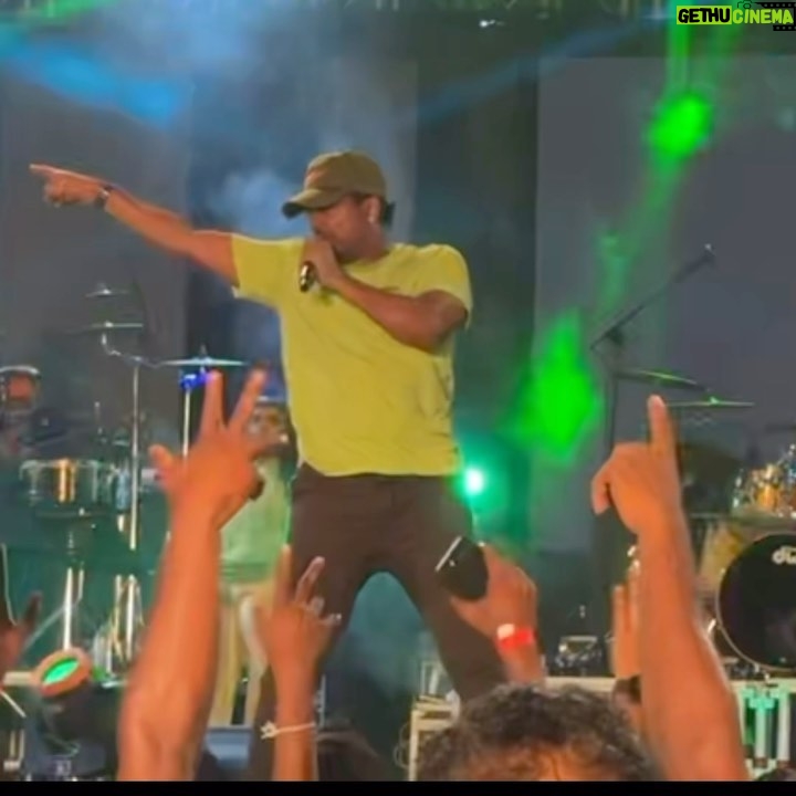 Stephanie Siriwardhana Instagram - Nelum Vilen Live in Thangalle with Sarith Surith News Band #dushyanthweeraman #sarithsurithandthenews