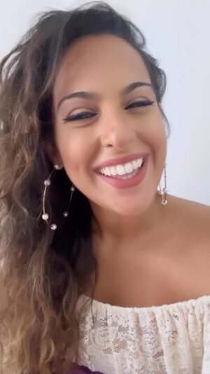 Stephanie Siriwardhana Instagram - I'll tell you all about the Breakup Story at the Y FM BREAKUP PARTY! ♥️ Look forward to seeing you there!🥰

When: 19th August 2023
Where: Stein Studio, Rathmalana
What time: 2pm onwards

Invitations are limited, so hurry and message 'Breakup party' to 0760 927 927 on WhatsApp to secure your free invitation! 🥰