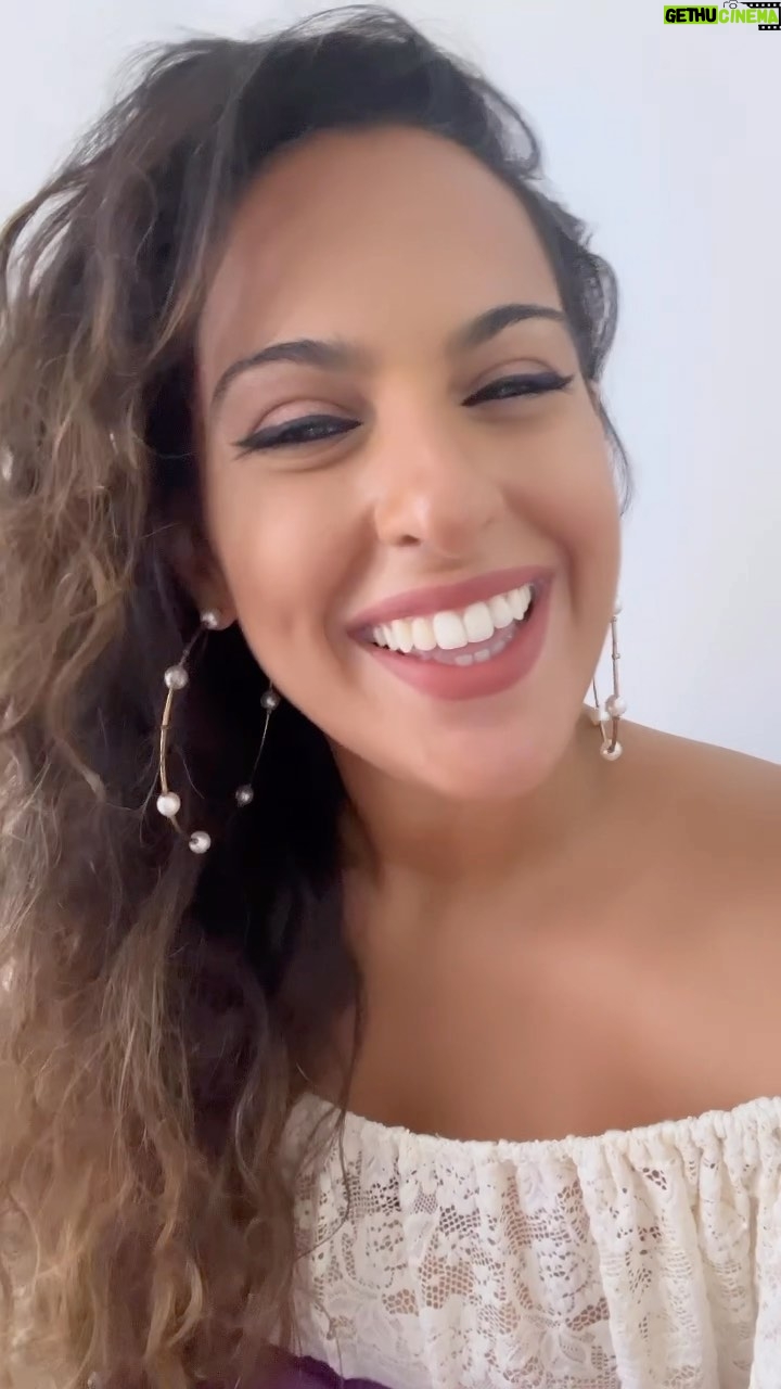Stephanie Siriwardhana - 4.4K Likes - I'll tell you all about the Breakup Story at the Y FM BREAKUP PARTY! ♥️ Look forward to seeing you there!🥰
When: 19th August 2023
Where: Stein Studio, Rathmalana
What time: 2pm onwards
Invitations are limited, so hurry and message 'Breakup party' to 0760 927 927 on WhatsApp to secure your free invitation! 🥰