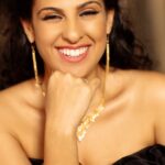 Stephanie Siriwardhana Instagram – Beautiful jewelry can totally turn your look around!✨Amp up any look, daytime or evening with stunning, intricate jewelry from Pure Gold!

Clothing : @charini_official 
Stylist :@Le_kosh
Location: @shangrilacolombo 
Jewelry : @puregoldbytiesh 

#PureGoldByTiesh #EverydayElegance #TimelessAdornments #GoldGlow #DailyLuxury #GoldStatement #GoldenTouches #JewelryLover #GoldenMoments #LuxuryEveryday