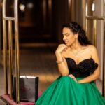 Stephanie Siriwardhana Instagram – Peek behind the curtain! Join us as we sprinkle some magic dust behind the scenes of our latest campaign shoot for this month ✨📸

Clothing : @charini_official & @buddhibatiks 
Stylist : @Le_kosh
Location: @shangrilacolombo 
Jewelry : @puregoldbytiesh 

#PureGoldByTiesh #EverydayElegance #TimelessAdornments #GoldGlow #DailyLuxury #GoldStatement #GoldenTouches #JewelryLover #GoldenMoments