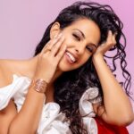 Stephanie Siriwardhana Instagram - How can you know what you're capable of if you don't embrace the unknown? 🥰 . Have a wonderful day 🙏🏽♥️ . 💍 @puregoldbytiesh #puregoldbytiesh #embrace #the #unknown #fullpotential #selfworth #love #adventure #excitement #wonder #esmereldasantiago