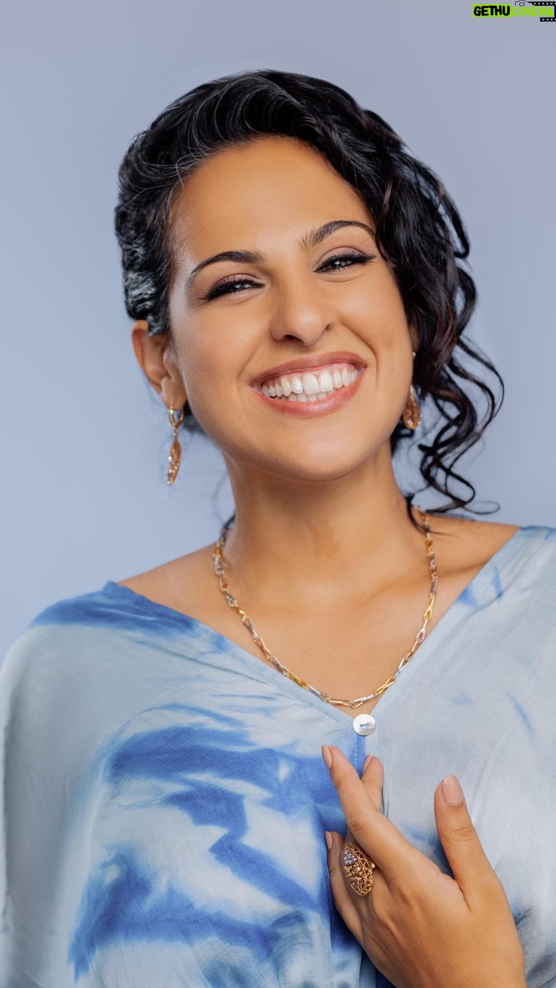 Stephanie Siriwardhana Instagram - Embrace every mood with our versatile Pure Gold jewelry collection π« #PureGoldByTiesh #EverydayElegance #TimelessAdornments #GoldGlow #DailyLuxury #GoldStatement #GoldenTouches #JewelryLover #GoldenMoments #LuxuryEveryday