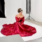 Stephanie Siriwardhana Instagram - Behind the scenes 😋🥰 It's all about the right music 🎶 (and trying not to get pins & needles lol) . #bts #pins #needles #shoot #photoshoot #brandambassador