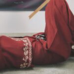 Stephy Tang Lai-Yan Instagram - 聆聽自己身體的聲音 並不是一件奢侈的事 這是不要離「我」太遠的過程 探索自我可能是一輩子的事 默默的 可能你會發現 一些很容易會被忽略的意識 碎碎的念頭 這些那些 都會累積起來成為一些改變 #FigaroDigitalCover #madamefigarohk #loropiana Hair: @myos_ritzlam Makeup : @cyruslee_bridal_makeup