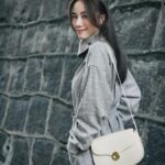 Stephy Tang Lai-Yan Instagram - 昨日day1再投入新戲劇組🎬 今次角色 都算係一個大挑戰😎 有三樣事情都沒有或極少接觸過 需要學習和練習的 遲d再同大家分享更多😃 昨晚拍到凌晨 今天睡醒都下午了 雖然天氣不是太好 濕濕悶悶暗暗的 但出來大步走一走 呼吸一下濕潤的微涼空氣 證明一下壞天氣下仍然可以有好心情♥️ @loropiana #loropiana #loropianaghierabag