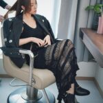 Stephy Tang Lai-Yan Instagram - 從去年11月演唱會後開始到現在 一直都集中在電影上🎬 謝票了兩部戲 也拍了兩部戲 非常充實刺激 腦袋也不停轉換不同的角色🤯 有時候在準備工作前 都要好好想清楚 我今天是哪一位😆 就像「白晝如焚」拍攝的時候 也大概是這種情緒🫨 #白晝如焚上映中 wardrobe: @SandroParis #SandroParis #SpringSummer24 #SS24 Hair: @myos_ritzlam Makeup: Cyrus Lee