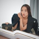Stephy Tang Lai-Yan Instagram - 從去年11月演唱會後開始到現在 一直都集中在電影上🎬 謝票了兩部戲 也拍了兩部戲 非常充實刺激 腦袋也不停轉換不同的角色🤯 有時候在準備工作前 都要好好想清楚 我今天是哪一位😆 就像「白晝如焚」拍攝的時候 也大概是這種情緒🫨 #白晝如焚上映中 wardrobe: @SandroParis #SandroParis #SpringSummer24 #SS24 Hair: @myos_ritzlam Makeup: Cyrus Lee