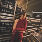 Stephy Tang Lai-Yan Instagram - 相隔多年 龍威和憫情終於再合體了 不過今次係唱歌仔 多謝龍威 @tinyeyes39 邀請 繼續good show🎉🎉🎉 #我無一張清楚嘅台上合照 #有無人有可以send比我 #龍威 #憫情 #鄭中基世界巡迴演唱會2024香港站 styling：#qysytling @queenie_yu Hair ： @myos_ritzlam makeup： CyrusLee
