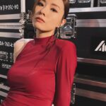 Stephy Tang Lai-Yan Instagram - 相隔多年 龍威和憫情終於再合體了 不過今次係唱歌仔 多謝龍威 @tinyeyes39 邀請 繼續good show🎉🎉🎉 #我無一張清楚嘅台上合照 #有無人有可以send比我 #龍威 #憫情 #鄭中基世界巡迴演唱會2024香港站 styling：#qysytling @queenie_yu Hair ： @myos_ritzlam makeup： CyrusLee