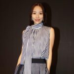 Stephy Tang Lai-Yan Instagram - 🫘《紅豆》 in Filmart 🎬 拍攝結束差不多一個多月 昨天第一次看到我們的第一條預告片 拍攝的點滴快樂與感動仍然猶新 一聽到漣漪響起 雞皮都豎起了🥹 非常期待在戲院同大家分享♥️ #紅豆 #littleredsweet #filmart2024 Wardrobe : #sacai @sacaiofficial @lanecrawford Shoes：@CharlesKeith_HK Earrings : @heartsonfire #heartsonfirehk Styling : #qystyling Hair : @myos.hair @myos_jeremywong Make up：Cyrus Lee