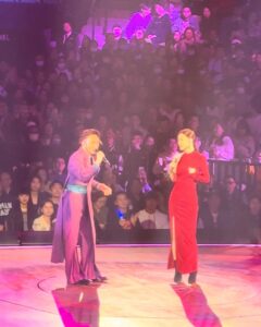 Stephy Tang Lai-Yan Instagram - 相隔多年 龍威和憫情終於再合體了 不過今次係唱歌仔 多謝龍威 @tinyeyes39 邀請 繼續good show🎉🎉🎉 #我無一張清楚嘅台上合照 #有無人有可以send比我 #龍威 #憫情 #鄭中基世界巡迴演唱會2024香港站 styling：#qysytling @queenie_yu Hair ： @myos_ritzlam makeup： CyrusLee