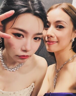 Stephy Tang Lai-Yan Instagram - 還有一些BTS ✨
Po埋就差唔多喇🤓

#圖一二等出場中
#圖三廣告時間
#阿細佬影左好多張無一張得呢張叫好d
#Kim同我好襯
#黑白黑白配
#恭喜yoyo
#我地新戲有一段親密關係♥️
#感謝我的神級團隊