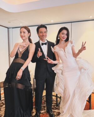 Stephy Tang Lai-Yan Instagram - 還有一些BTS ✨
Po埋就差唔多喇🤓

#圖一二等出場中
#圖三廣告時間
#阿細佬影左好多張無一張得呢張叫好d
#Kim同我好襯
#黑白黑白配
#恭喜yoyo
#我地新戲有一段親密關係♥️
#感謝我的神級團隊