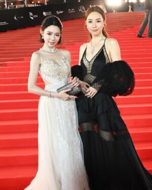 Stephy Tang Lai-Yan Instagram - On the red carpet ❤️

非常感謝品牌的贊助✨
還有我整個團隊的幫忙
讓我可以美美走在紅地氈上😊
Thank you😘

Wardrobe : @stellamccartney 

Heels: @giuseppezanotti

Jewellery: @bulgari

Make Up : Cyrus Lee @cyruslee_bridal_makeup 
Hair: @myos_ritzlam 
Styling: @queenie_yu

#hongkongfilmawards