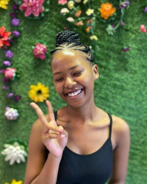 Sthandile Nkosi Instagram - HOW I FEEL AFTER GETTING MY HAIR DONE BY Afro Boutique❤️🤣

*Last Slide* @my_coolash 

Afro Boutique really have the Midas touch. 🥹👏🏾

#haireducation #hairtransformation #hairtheraphy #braiding #braidinghair #africanhair