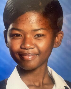 Sthandile Nkosi Instagram - Good Morning bo Lala! 

Kere let me share a little bit more about myself since I hardly ever post la ekhaya. Since many of you know me as a loud and expressive skincare enthusiast who beams confidently. Oh Alas, it hasn’t always been that way. 

Growing up, my skin wasn’t A1 (Thanks to puberty aka ‘Adolescent’) so that meant that my confidence was taking a nose dive. And IYKYK, self esteem is paramount for girls. I KNEW I HAD TO DO SOMETHING ABOUT IT. 

So I started learning how I can help myself & that’s when my self care journey began. I started watching YouTube to see what the other girlies were doing because I didn’t grow up with money readily available for me to get dermatological assistance. 

So I became my own Dermatologist. Which meant learning about what my skin needs and loves. (Not Medically trained, Of course) WHAT A JOURNEY it’s been! 🤍🌱✨

I’m so glad I got rid of Chong Li’s headpiece for good. 

Moral of the story: “if you don’t like your situation, CHANGE IT.”

Side and Front Note: Did you peep how the LA Base Pro from @lancomeofficial blurred out my pores? Boloyi!😳😍🥰🤍

#storytime #fridaymotivation #skincareenthusiast #skincare #skincareroutine #lancome #labaseprolancôme #selfcare #fyp #adolescents #puberty #selflove