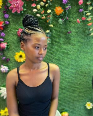 Sthandile Nkosi Instagram - HOW I FEEL AFTER GETTING MY HAIR DONE BY Afro Boutique❤️🤣

*Last Slide* @my_coolash 

Afro Boutique really have the Midas touch. 🥹👏🏾

#haireducation #hairtransformation #hairtheraphy #braiding #braidinghair #africanhair