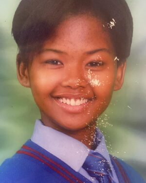 Sthandile Nkosi Instagram - Good Morning bo Lala! 

Kere let me share a little bit more about myself since I hardly ever post la ekhaya. Since many of you know me as a loud and expressive skincare enthusiast who beams confidently. Oh Alas, it hasn’t always been that way. 

Growing up, my skin wasn’t A1 (Thanks to puberty aka ‘Adolescent’) so that meant that my confidence was taking a nose dive. And IYKYK, self esteem is paramount for girls. I KNEW I HAD TO DO SOMETHING ABOUT IT. 

So I started learning how I can help myself & that’s when my self care journey began. I started watching YouTube to see what the other girlies were doing because I didn’t grow up with money readily available for me to get dermatological assistance. 

So I became my own Dermatologist. Which meant learning about what my skin needs and loves. (Not Medically trained, Of course) WHAT A JOURNEY it’s been! 🤍🌱✨

I’m so glad I got rid of Chong Li’s headpiece for good. 

Moral of the story: “if you don’t like your situation, CHANGE IT.”

Side and Front Note: Did you peep how the LA Base Pro from @lancomeofficial blurred out my pores? Boloyi!😳😍🥰🤍

#storytime #fridaymotivation #skincareenthusiast #skincare #skincareroutine #lancome #labaseprolancôme #selfcare #fyp #adolescents #puberty #selflove