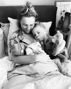 Stijn Fransen Instagram - Nine 💗 Daar is ze dan onze kleine meid! Zaterdagochtend 8-7-23! Wij duiken weer heerlijk onze bubbel in want het was een pitte bevalling dus we moeten even bij komen! 🤱🏼 #babygirl #girl #baby #geboren #zaterdag #kraambed #gezinvanvier